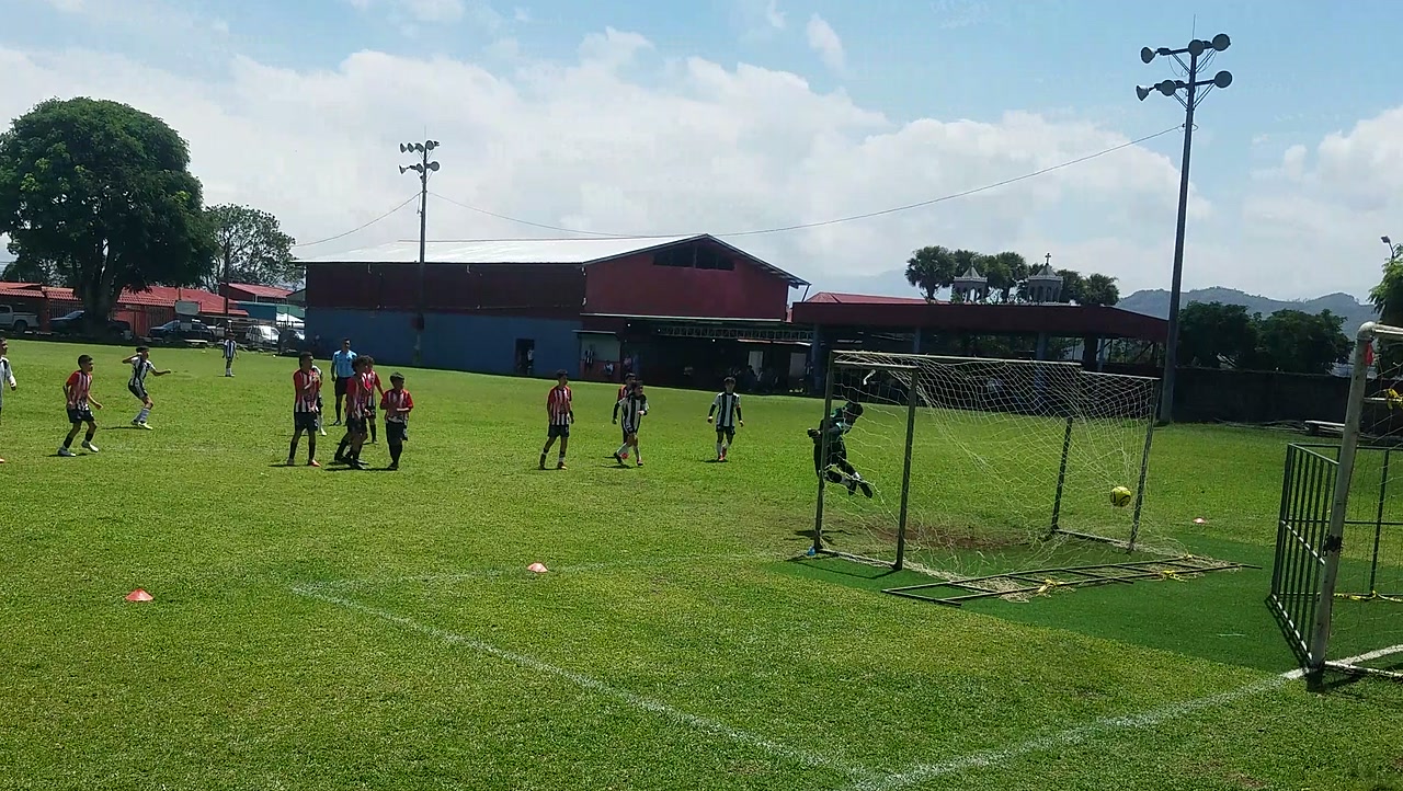 Nico marcó desde el sector izquierdo del ataque para ampliar la ventaja de Futbol Club a cuatro.