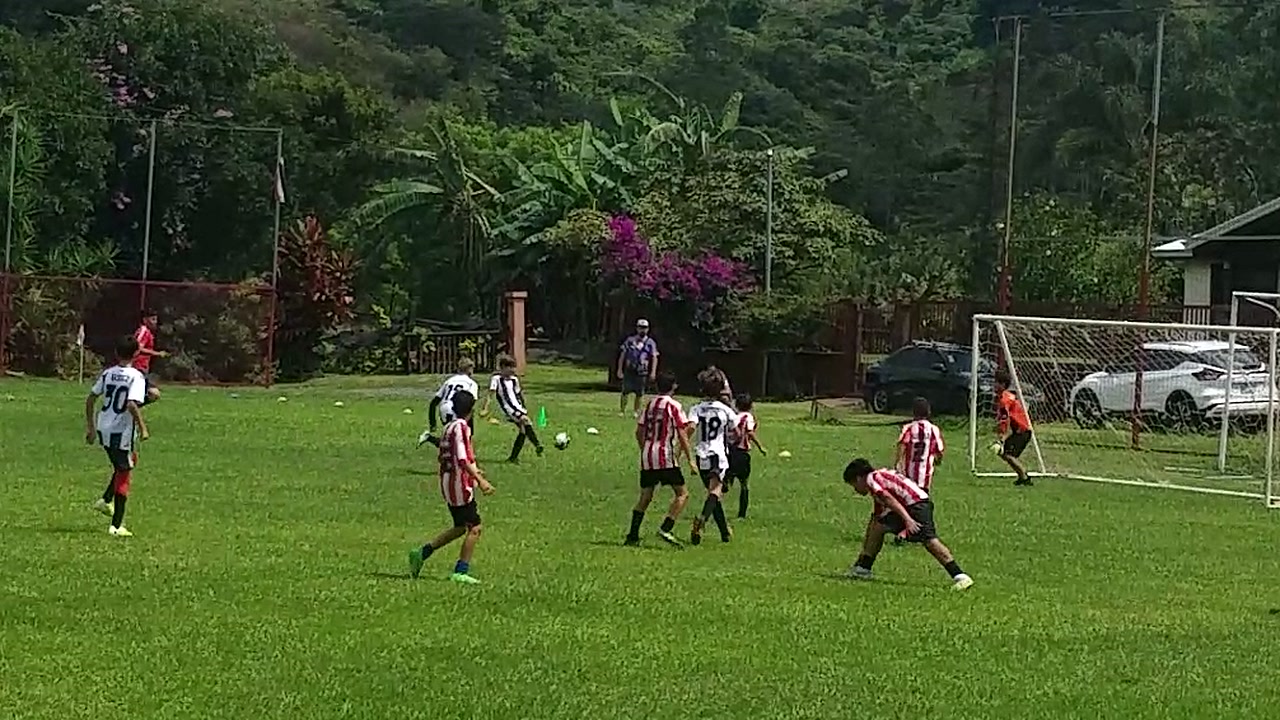 Futbol Club reanudó el partido con otra oleada de remates. Grayson tiró dos veces al arco antes de que también lo hicieran Sebas, Nico y Matias.