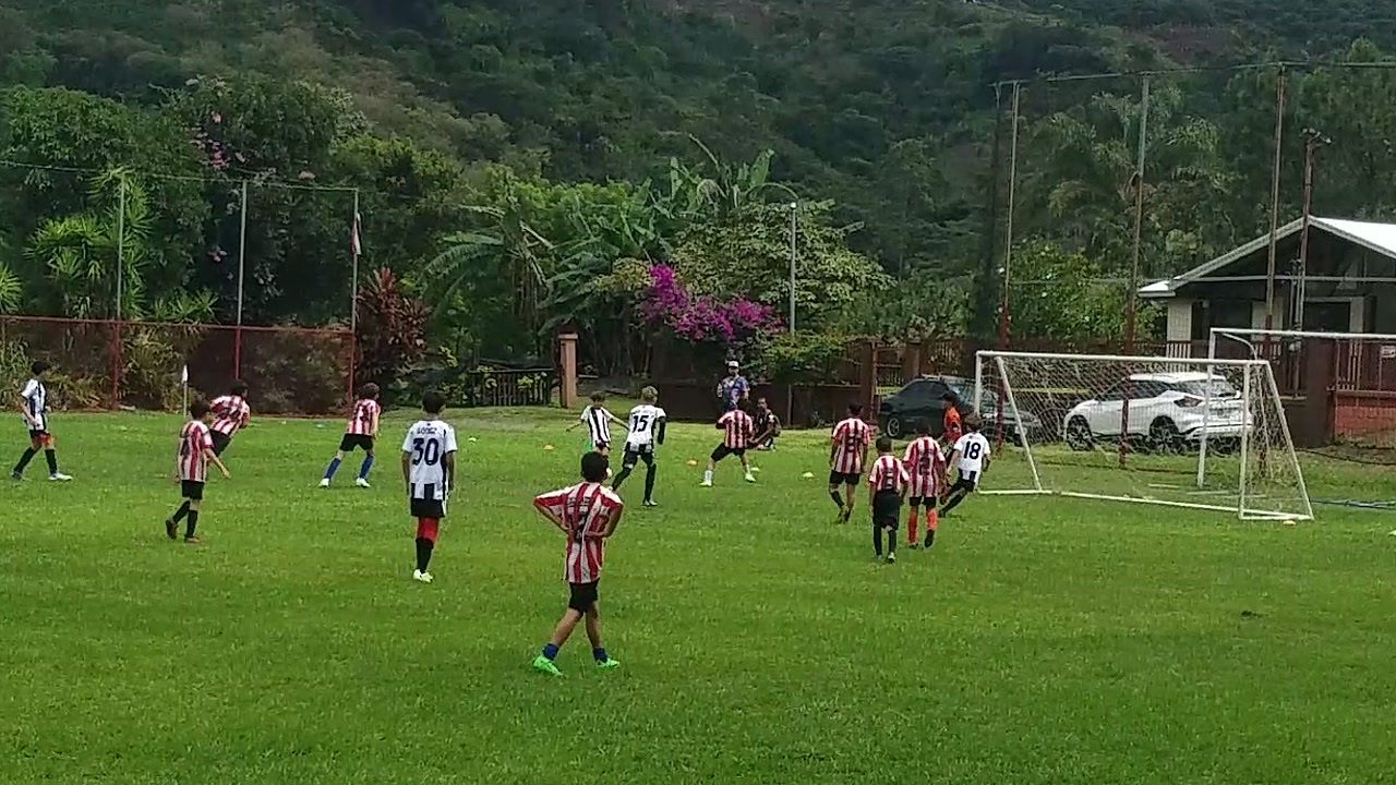 Una combinación rápida entre Janson y Grayson terminó con Grayson definiendo abajo a la izquierda para completar su triplete y poner el 5-0.