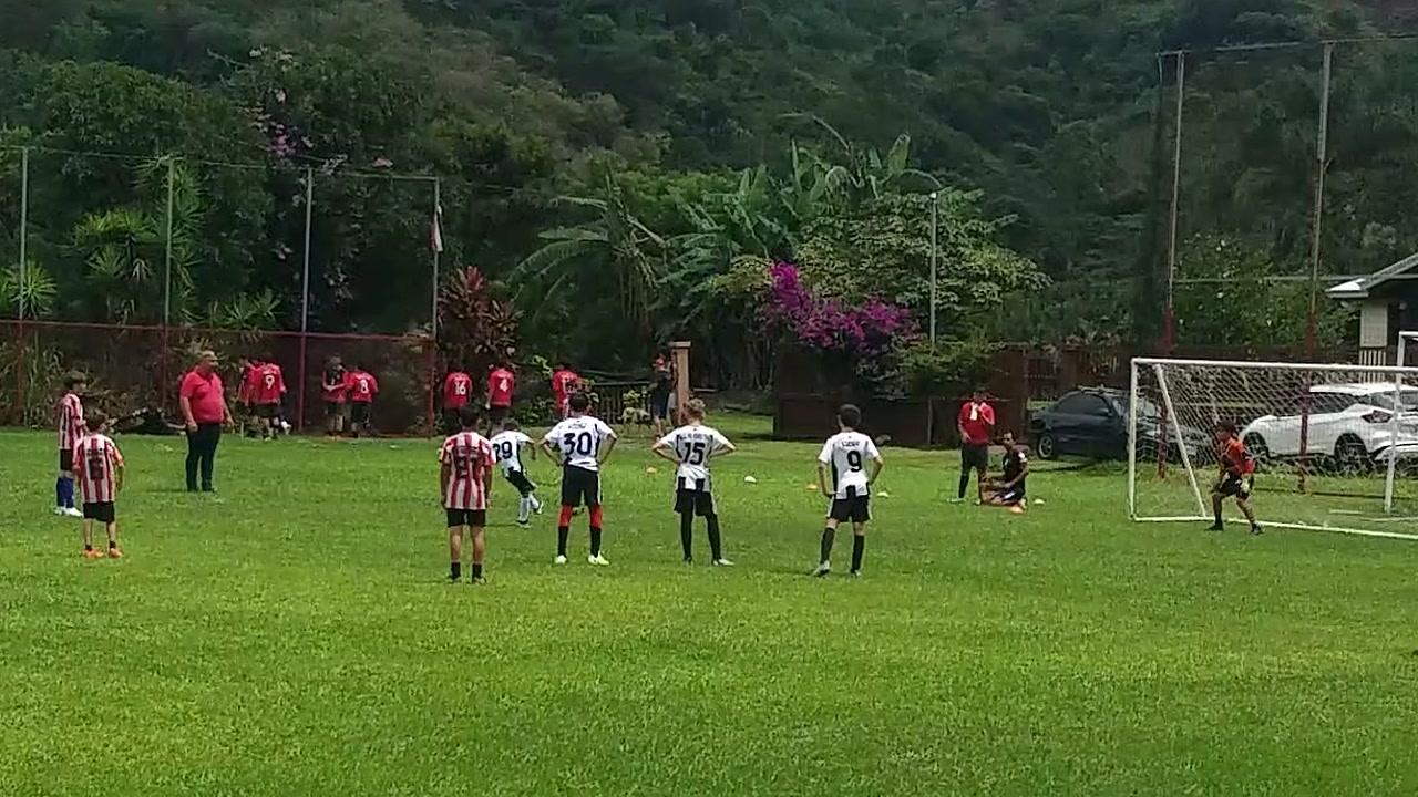 Israel remató el penal al arco, pero no terminó en gol.