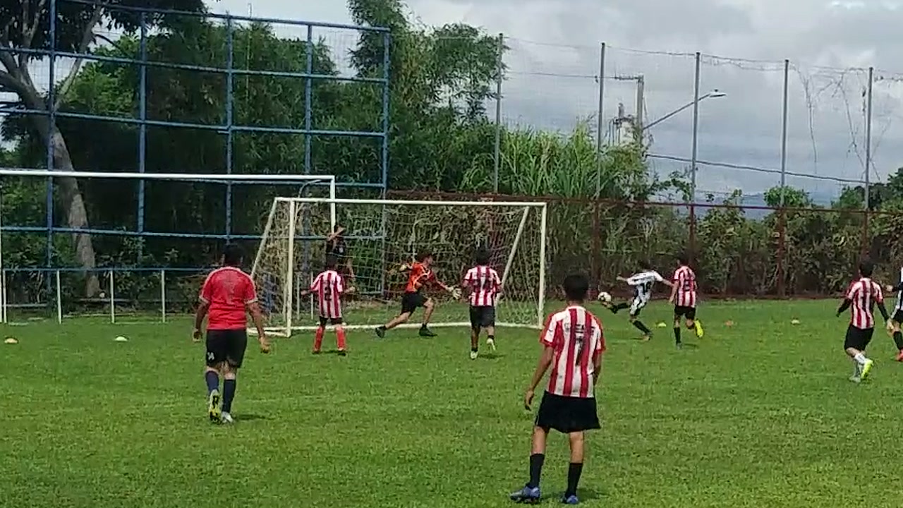 El centro de Grayson y un remate bloqueado de Julian mantuvieron viva la ofensiva. Janson dio continuidad antes de que Sebas definiera desde la zona centroizquierda para el 4-0.