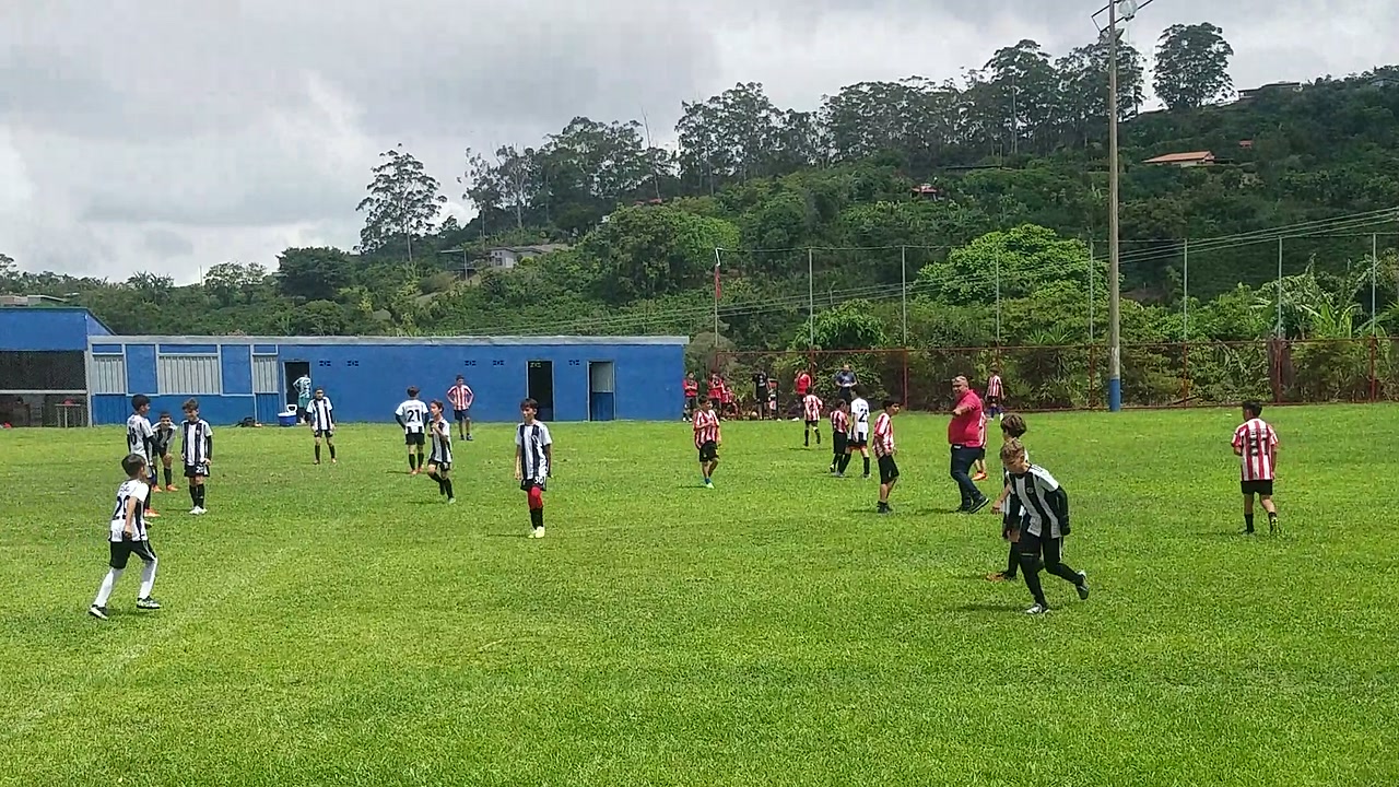 Israel sustituyó a Grayson con Futbol Club arriba por 5-0.