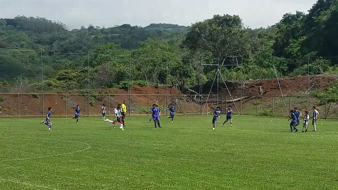 Grayson encontró a Edmont, cuyo centro habilitó el remate a puerta de Nico; Guvar lo detuvo. El córner posterior de Grayson produjo otro remate, pero Sebas cabeceó por encima.