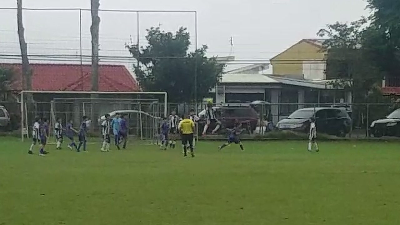 Guvar armó un tramo peligroso con un remate bloqueado y otro al arco. Sebas bloqueó un intento y Futbol Club controló el peligro para mantener el empate.