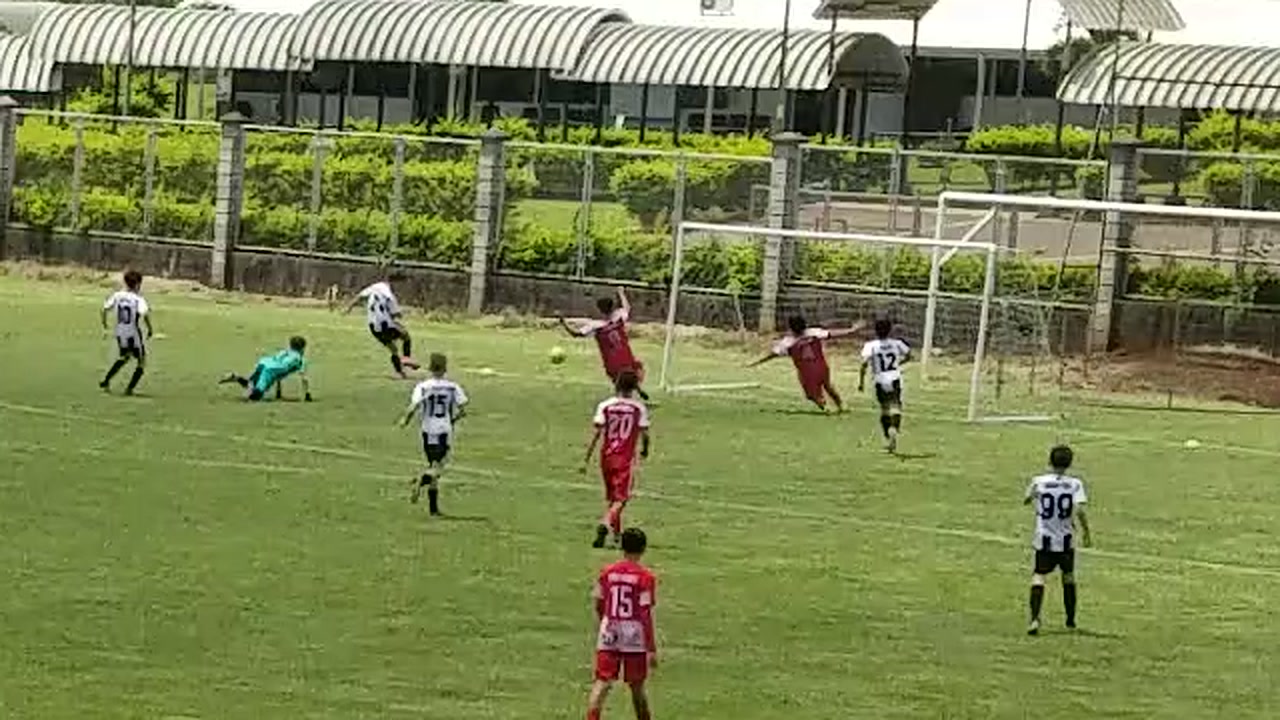 Sebas marcó su segundo gol del partido desde el sector ofensivo centro-derecho para poner el 2-2.